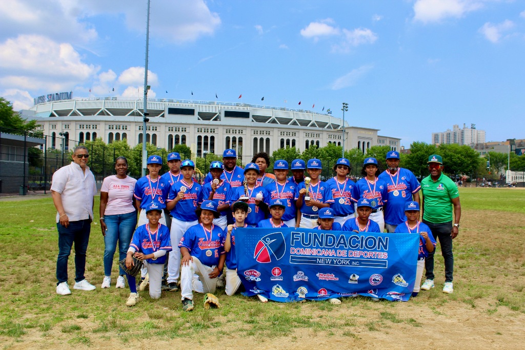 La selección de la FDDNY vivió una histórica jornada de integración y compañerismo junto al conjunto juvenil de los Mets.