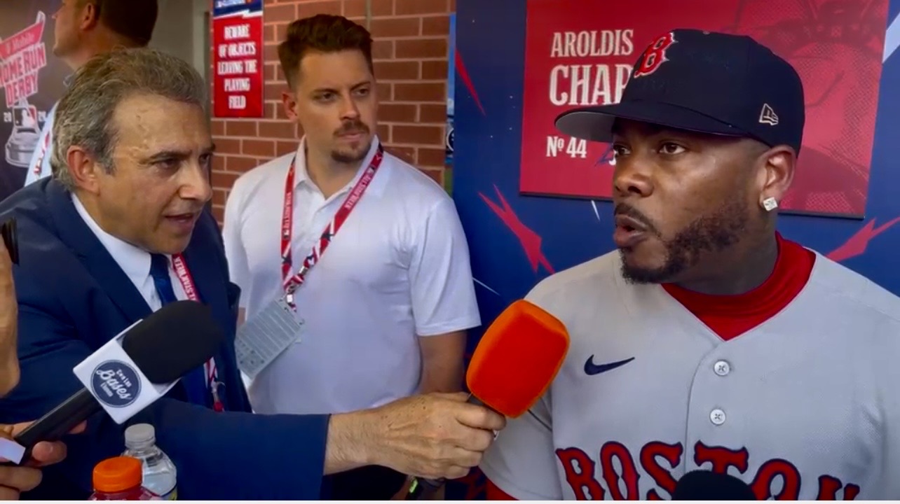 Neftalí Medina entrevista al estelar relevista cubano Aroldis Chapman durante las actividades del Juego de las Estrellas en Filadelfia para NYC SPORTS NEWS.