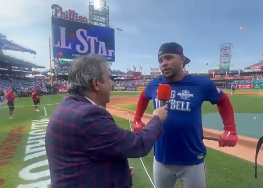 Neftalí Medina conversa con Willson Contreras durante una entrevista exclusiva para NYC SPORTS NEWS en el marco del Juego de Estrellas de las Grandes Ligas en Filadelfia.