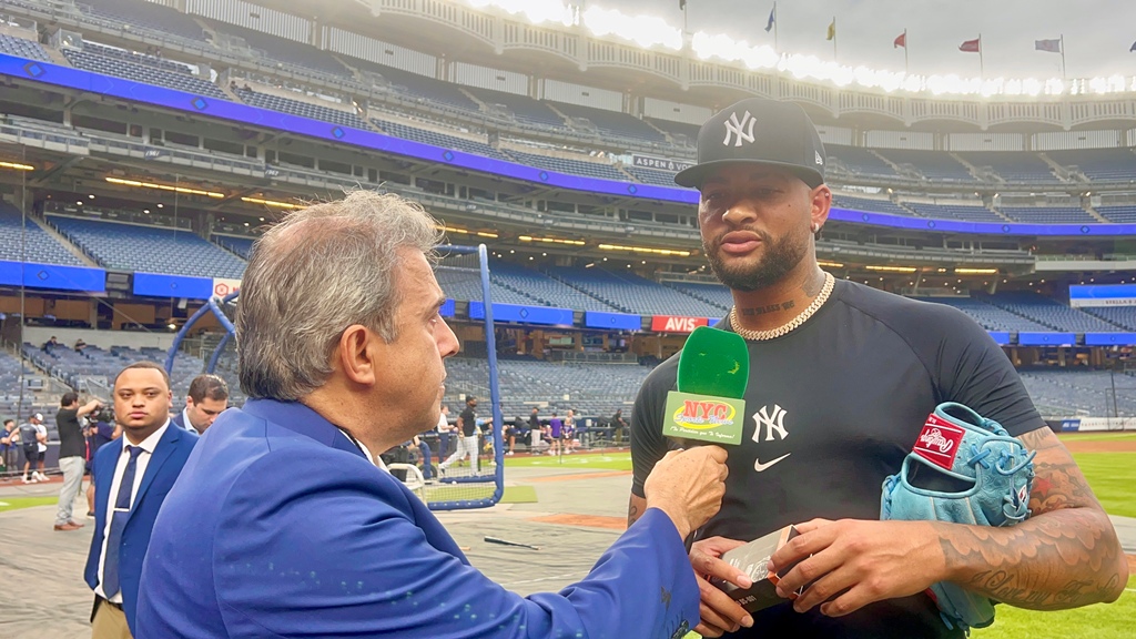 Neftalí Medina durante la entrevista con Luis Gil, quien asegura estar totalmente recuperado y listo para la recta final con los Yankees.