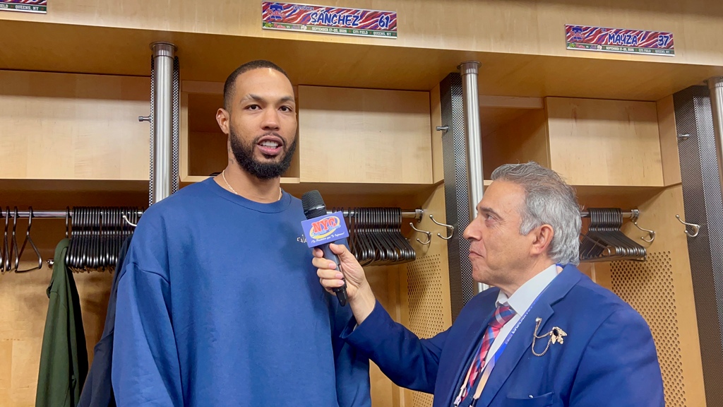 Neftalí Medina conversando con Cristopher Sánchez después de obtener su victoria número 18 de la temporada.