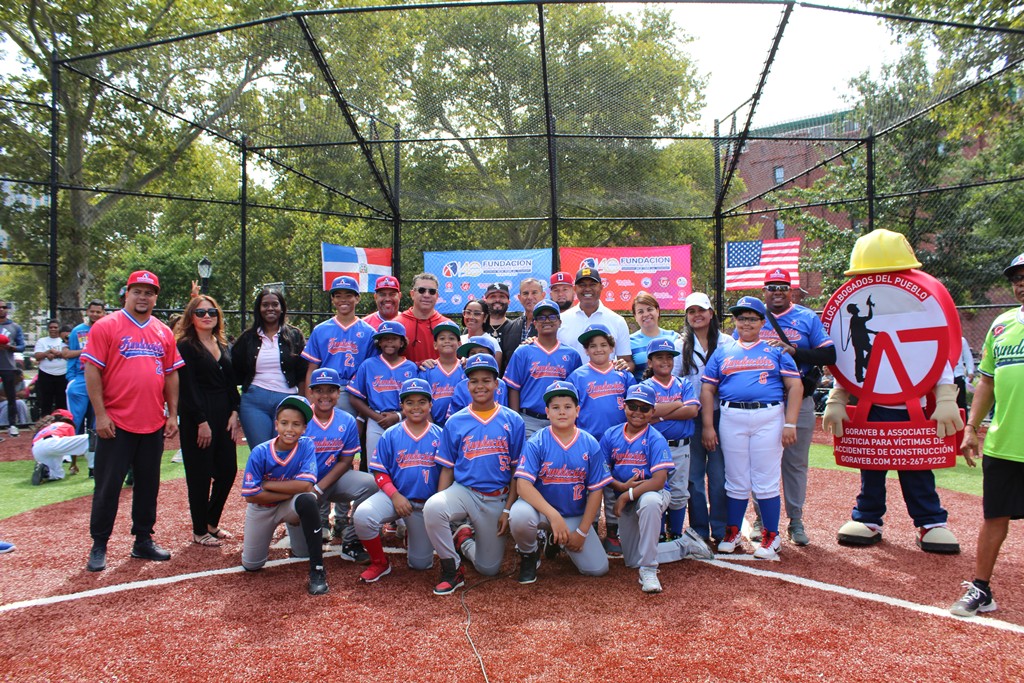 Integrantes de la Academia Guerrero de Nueva Jersey, que participará en las semifinales de la categoría 11-12 años de los Juegos de la Comunidad.