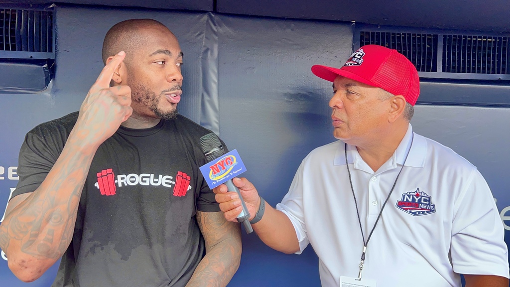 El periodista Agustín Zapata entrevista a Aroldis Chapman en el Bronx, donde el veterano relevista cubano habló sobre la serie de playoffs y la posible ausencia de Aaron Judge.