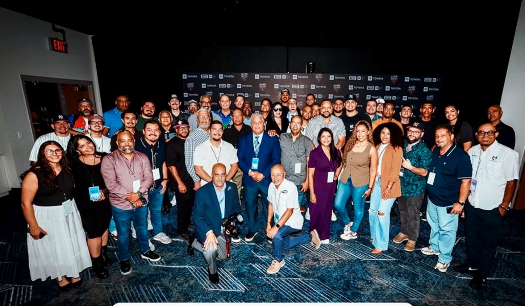 Periodistas asistentes a la cuarta edición del Día de Medios de la Herencia Hispana de los Yankees de Nueva York.