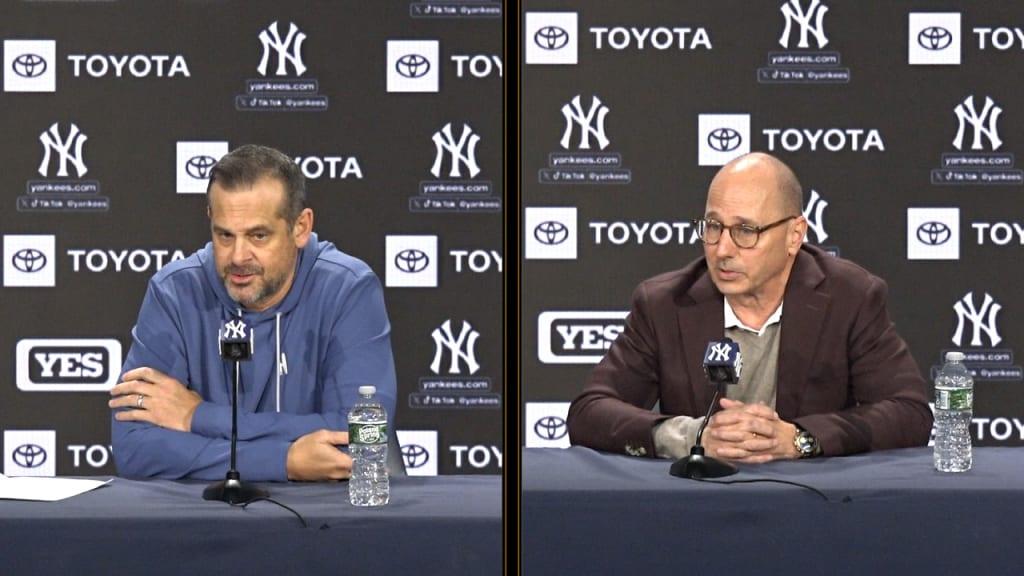 Aaron Bonne y Brian Cashman