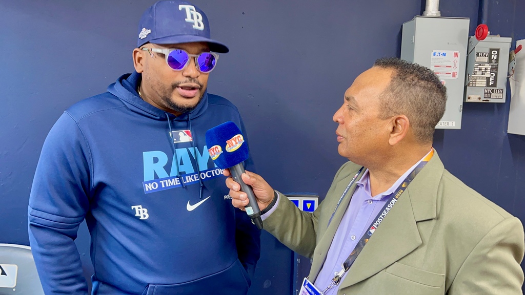 Ronnie Linares ofreció sus declaraciones a Agustín Zapata, de NYC Sports News, en el Yankee Stadium, donde analizó la transformación de los Rays de Tampa Bay y sus aspiraciones de avanzar a la Serie Mundial en la postemporada de 2026.