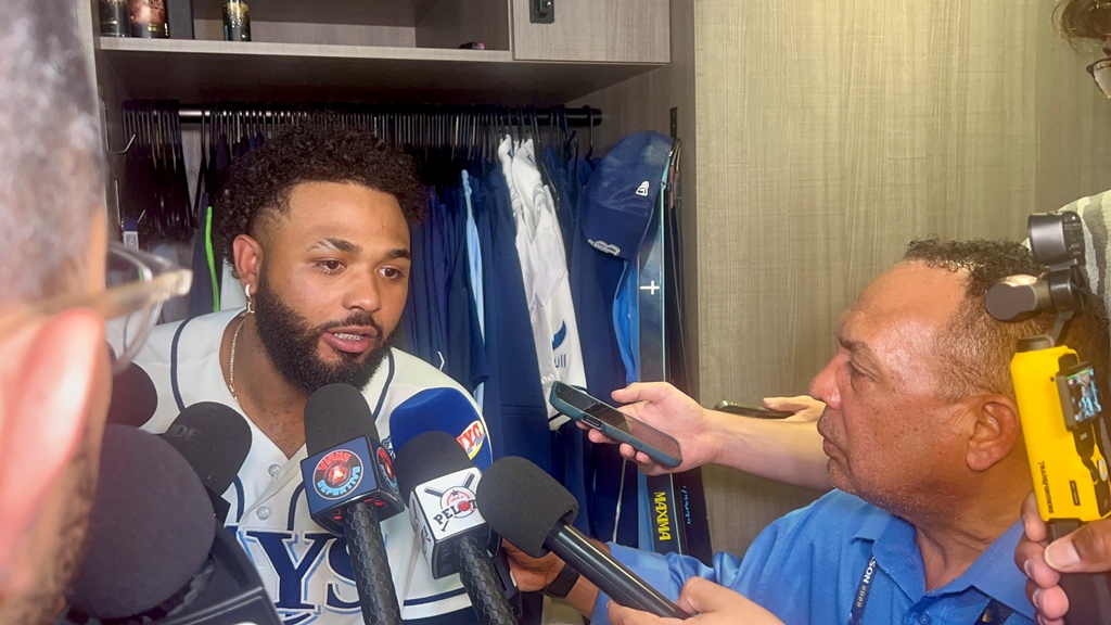 Agustín Zapata, de NYC SPORTS NEWS, participó en el encuentro de prensa con Junior Caminero, luego del partido de la Serie Mundial 2026, en el que el estelar dominicano compartió sus impresiones sobre la derrota de los Rays de Tampa Bay ante los Cerveceros de Milwaukee y las enseñanzas que le deja su primera experiencia en el Clásico de Otoño.
